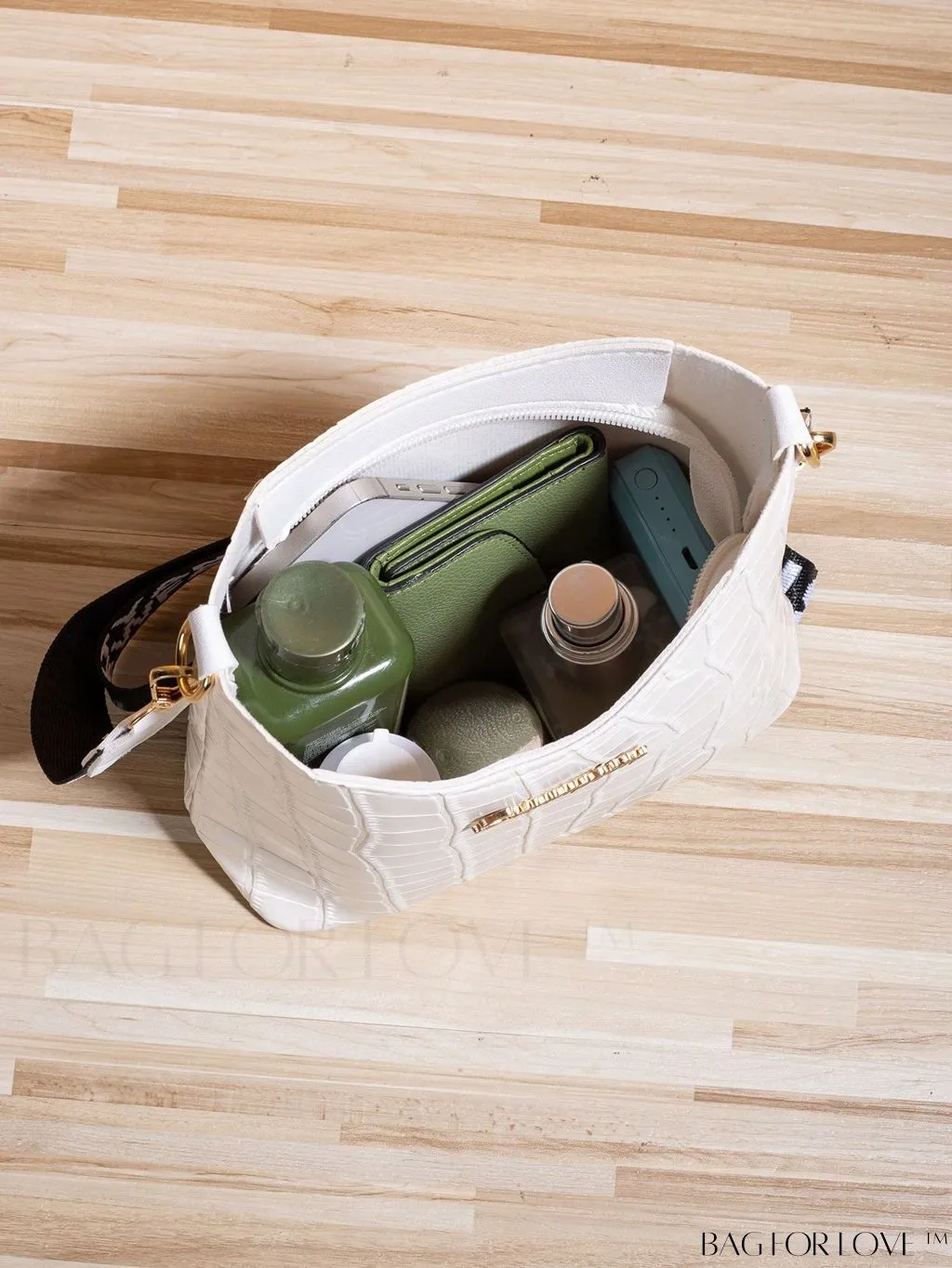 BagForLove - Compact Crocodile-Embossed White PU Zippered Hobo Bag