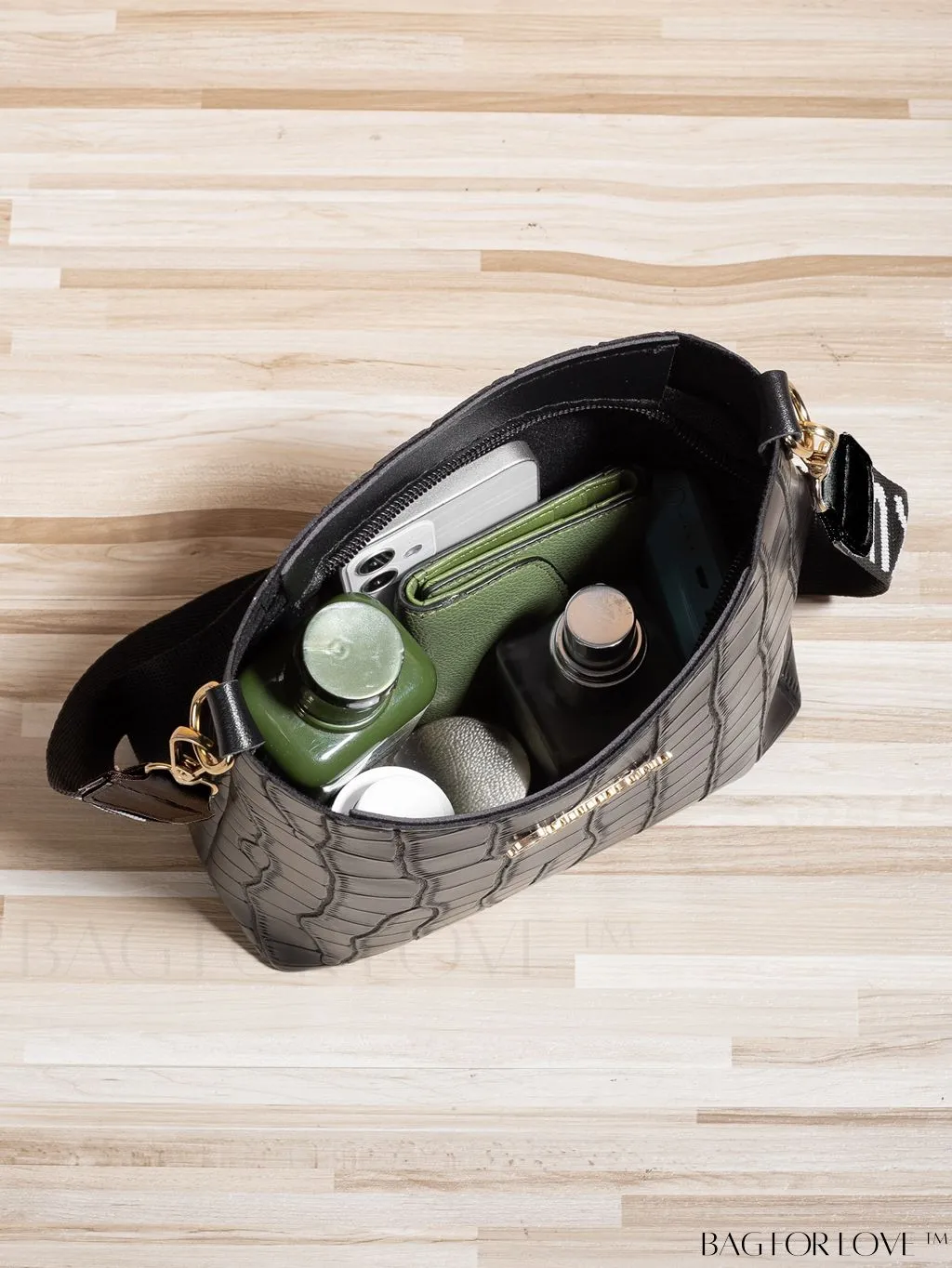 BagForLove - Compact Crocodile-Embossed White PU Zippered Hobo Bag