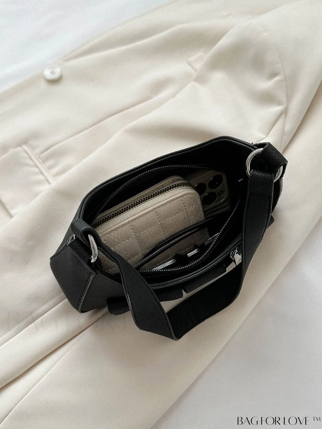 BagForLove - Premium Shoulder Bag with Ample Storage and Sleek Design