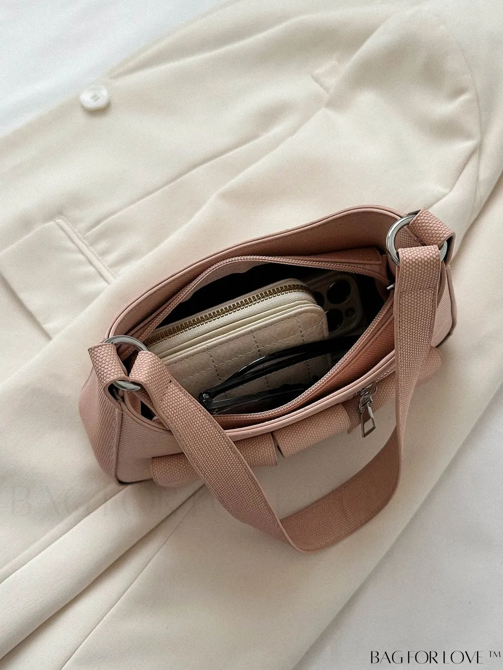 BagForLove - Premium Shoulder Bag with Ample Storage and Sleek Design