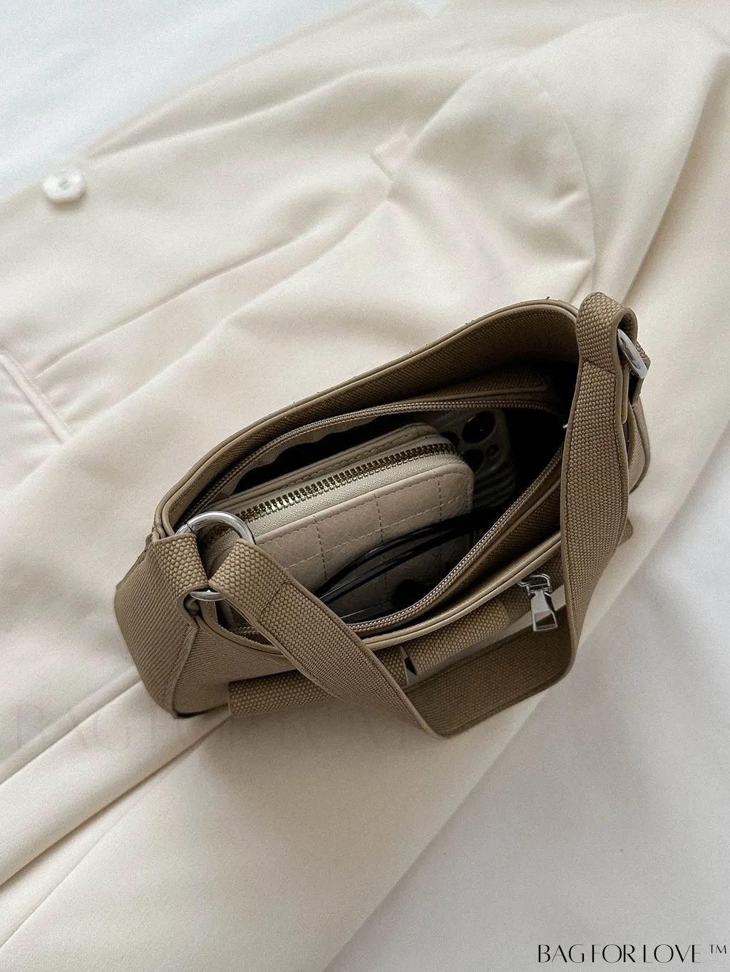 BagForLove - Premium Shoulder Bag with Ample Storage and Sleek Design