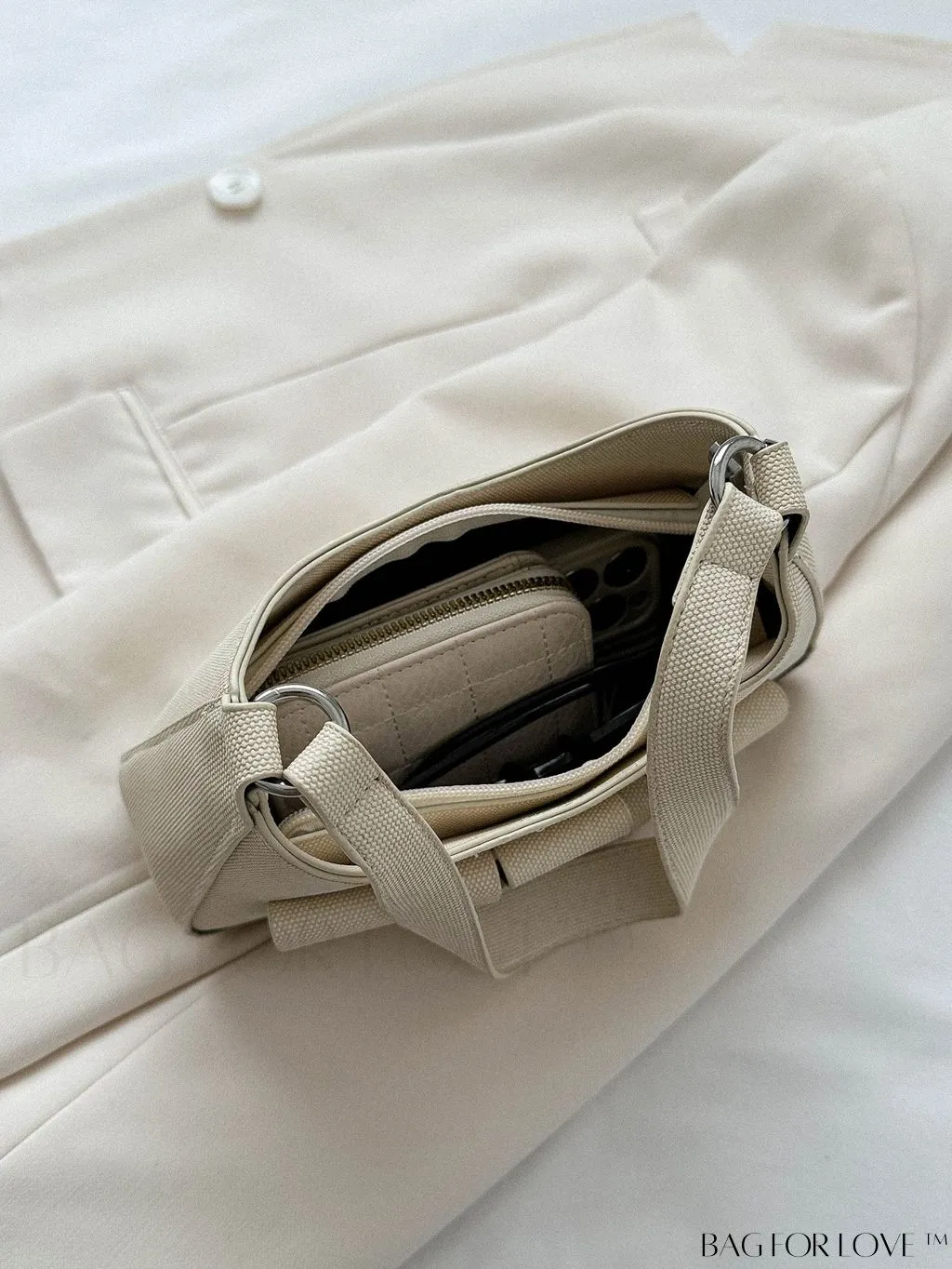 BagForLove - Premium Shoulder Bag with Ample Storage and Sleek Design