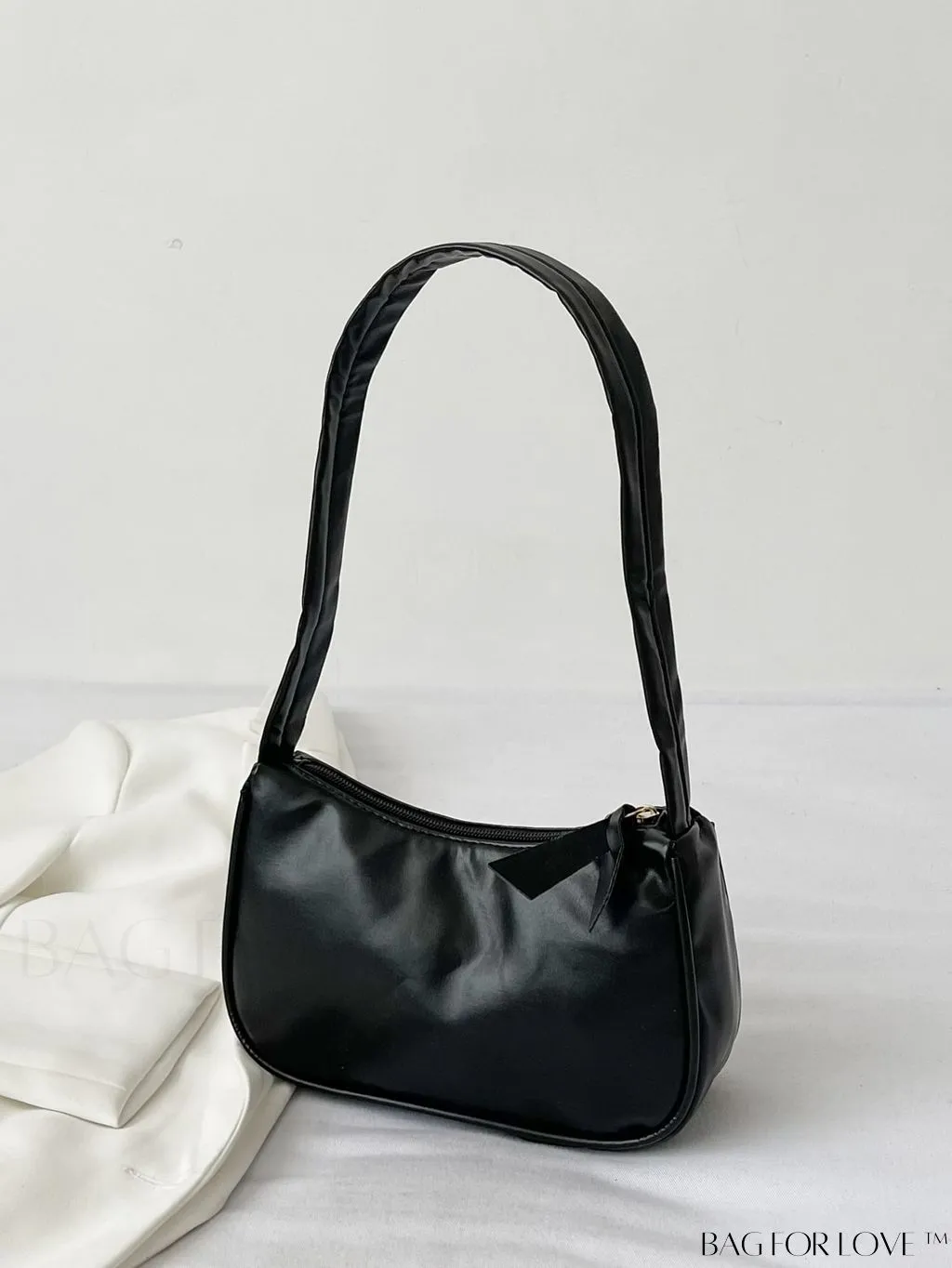 BagForLove - Sleek Shoulder Bag with Minimalist Design