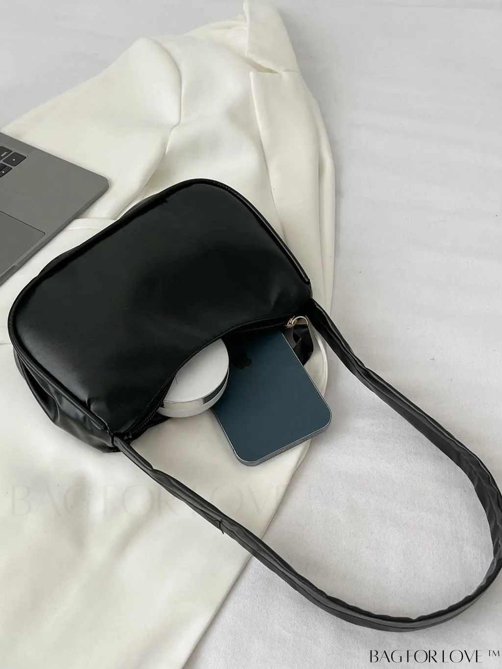 BagForLove - Sleek Shoulder Bag with Minimalist Design