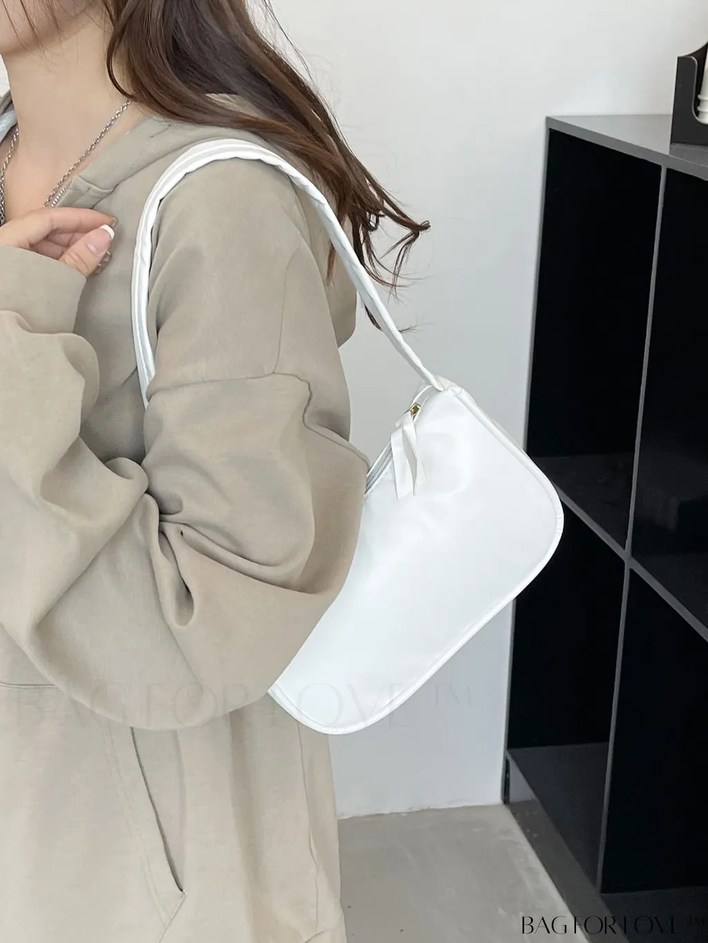 BagForLove - Sleek Shoulder Bag with Minimalist Design
