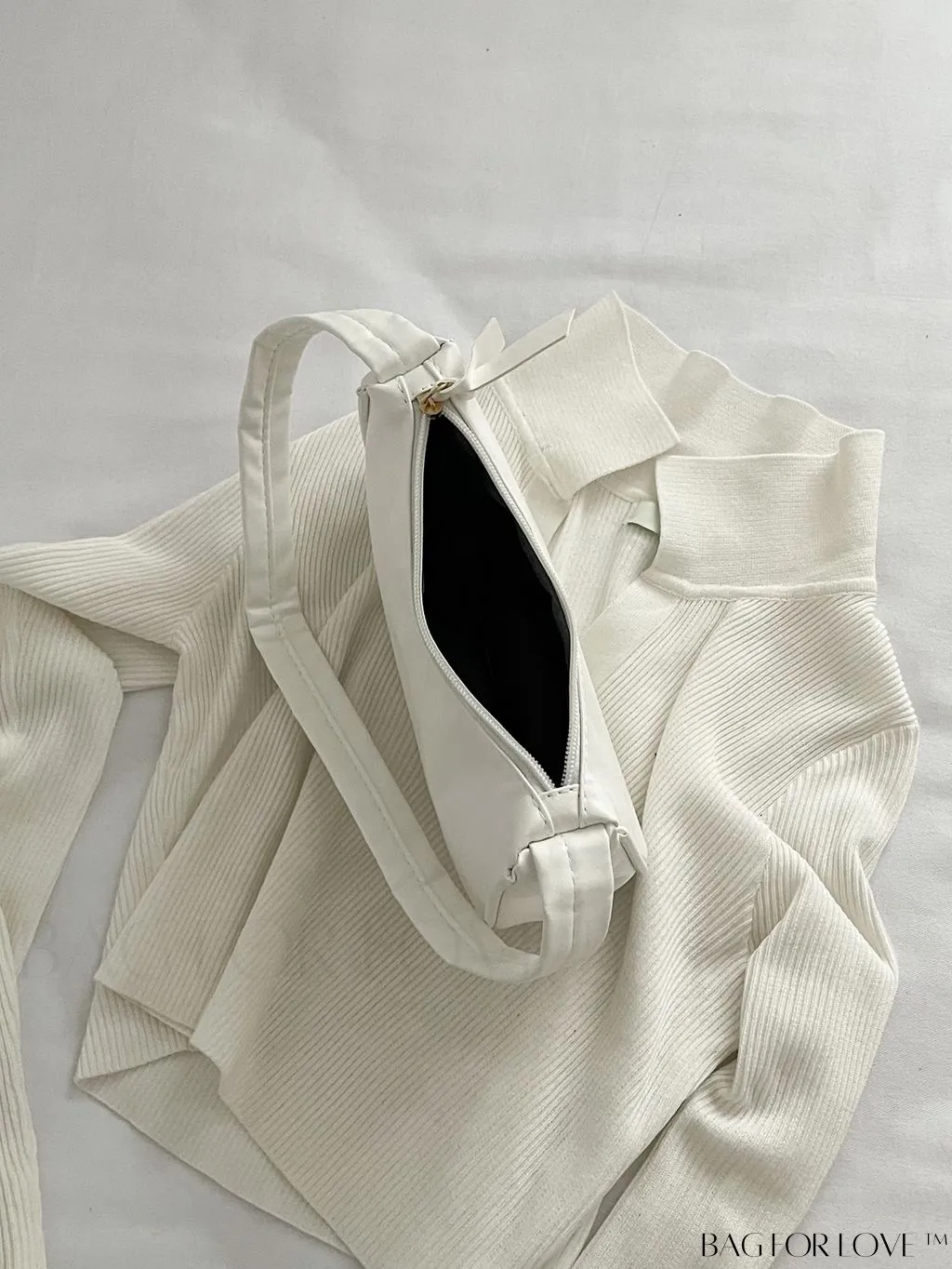 BagForLove - Sleek Shoulder Bag with Minimalist Design