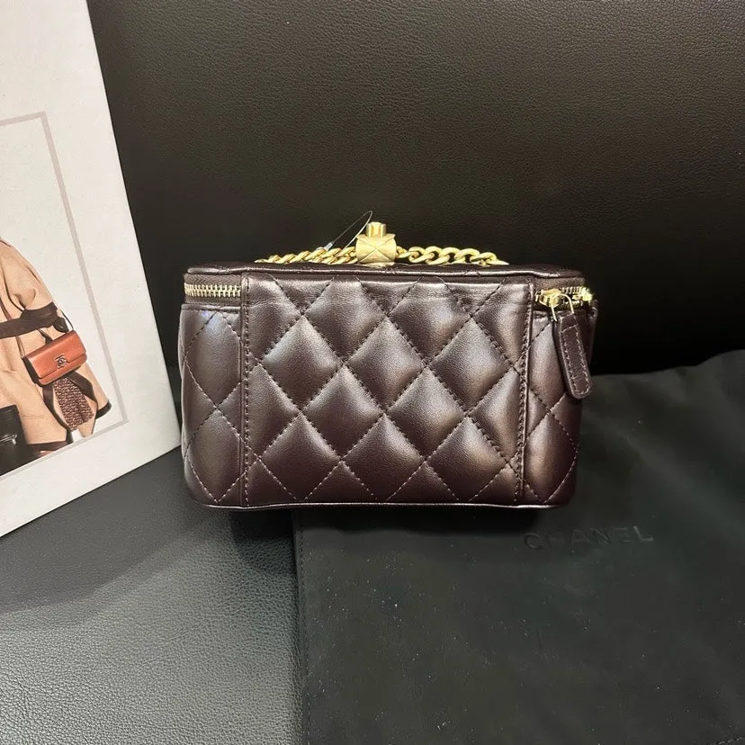 Cosmetic Model Chip Brown Leather Positive feedback Chanel Bag End-of-season Box Quilted