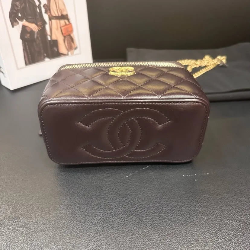 Cosmetic Model Chip Brown Leather Positive feedback Chanel Bag End-of-season Box Quilted