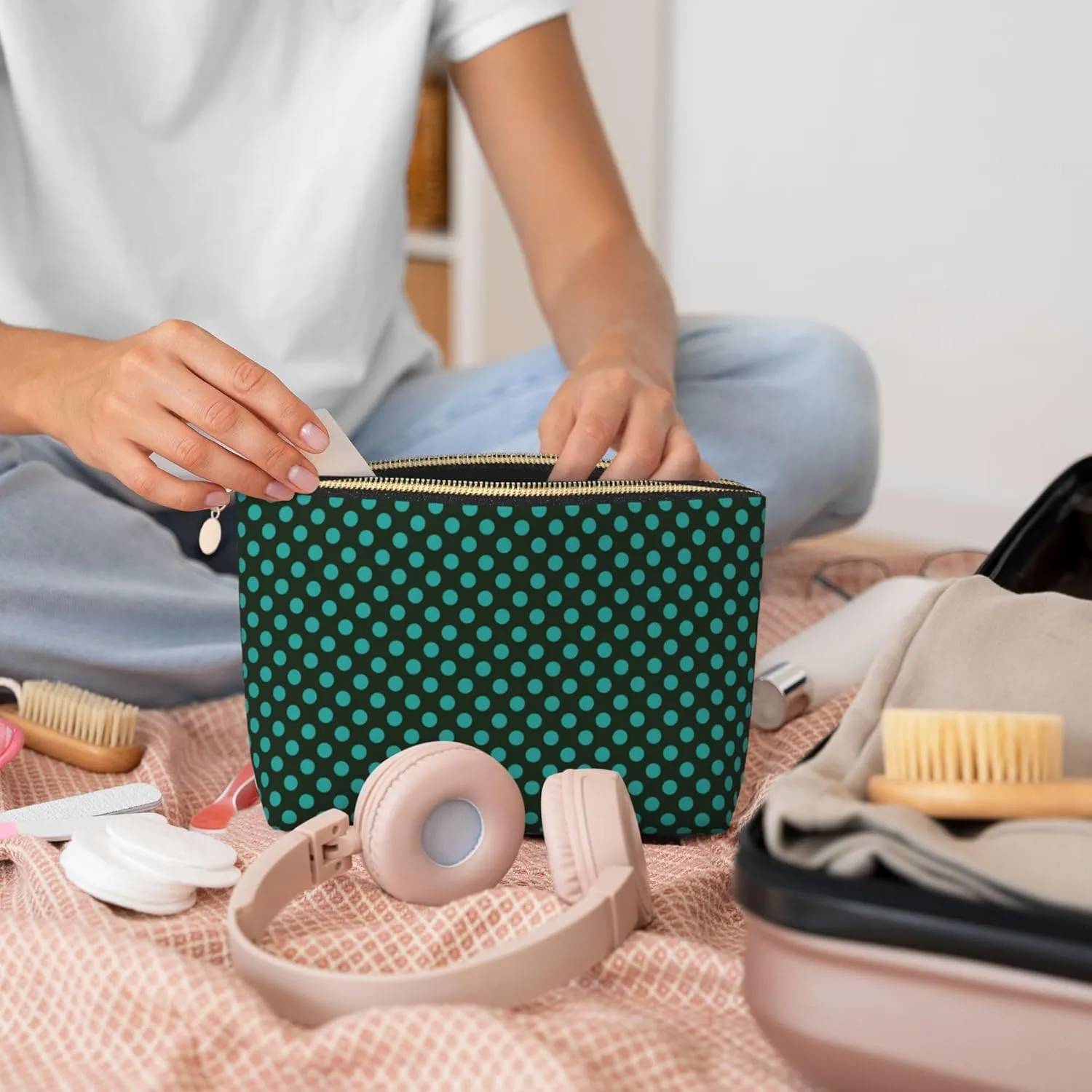 Dark Green Polka Dot Cosmetic Bags, Leather Small Makeup Beauty Bag with Golden Zipper, Waterproof Portable Mini Travel Toiletry Pouch Case for Women and Girls