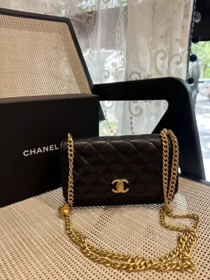 Discounted rates Leather Shoulder Black Chanel Classic Plug-in Quilted Bag