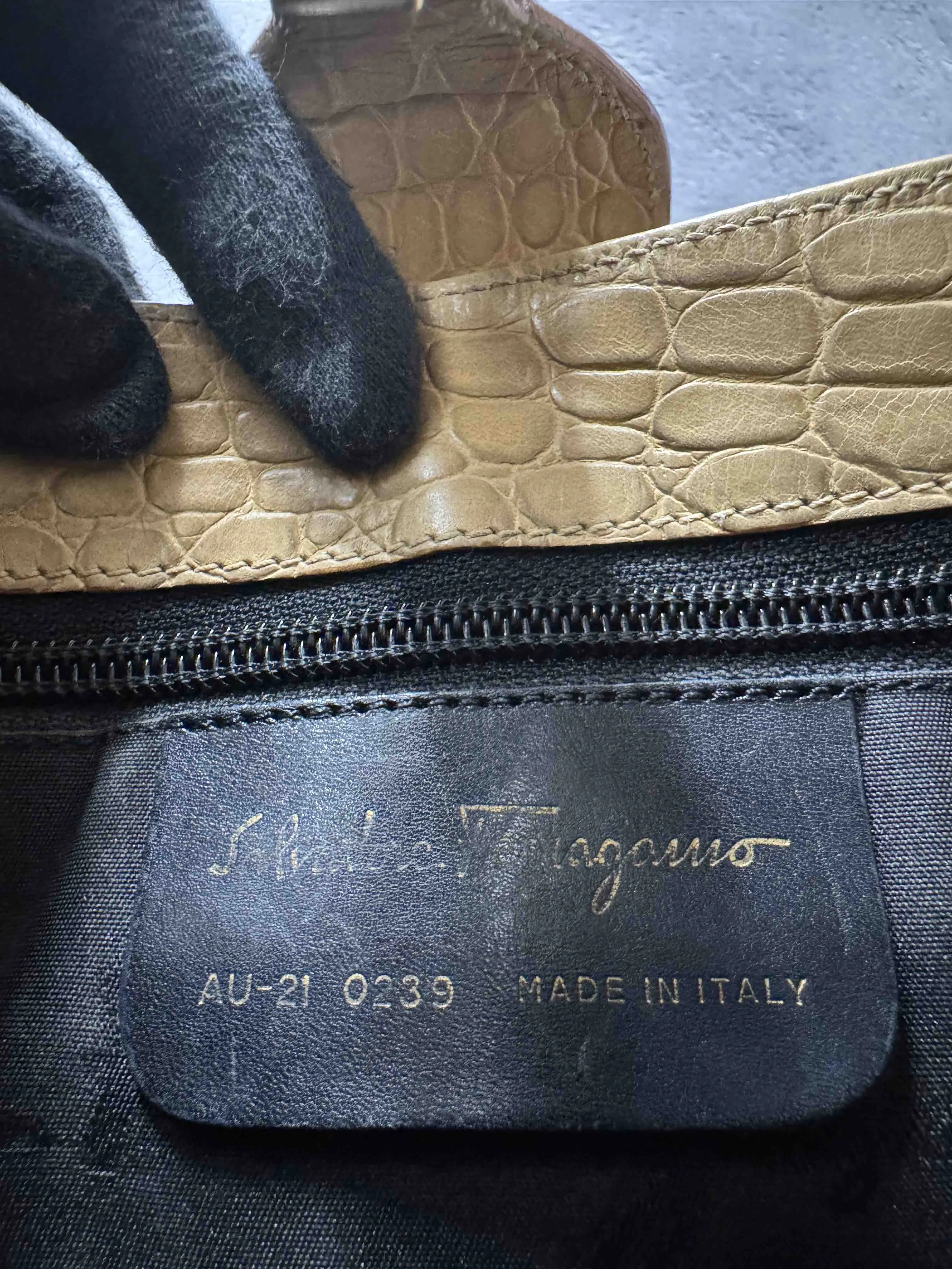 Ferragamo 2way Bag RE65528600 Crocodile Embossed Leather Top Handle Bag in Beige