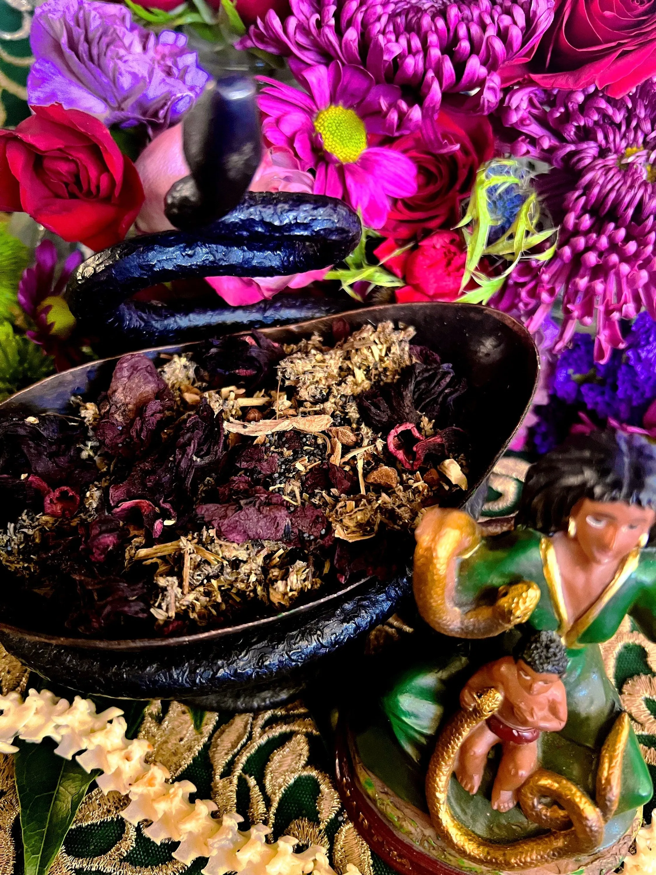 Filomena Lubana Herbs   Domination   Santa Marta Dominadora   Marta La Culebra   Saint Martha The Dominator   Dominatrix