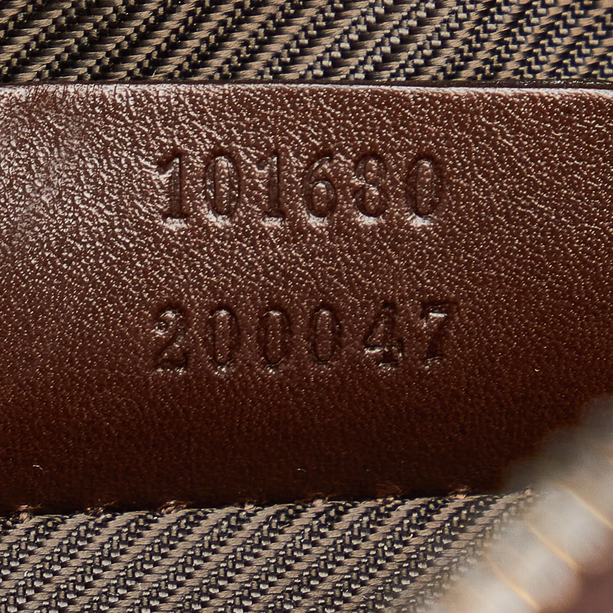 Gucci GG Supreme Crossbody Bag (SHG-24910)
