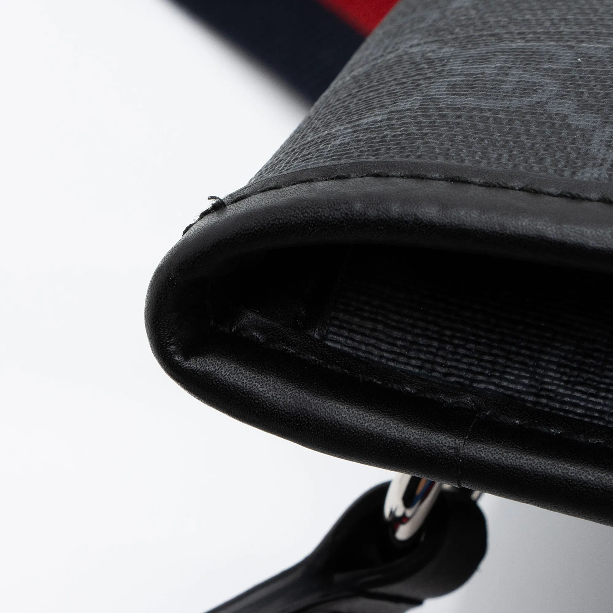Gucci GG Supreme Envelope Medium Messenger Bag (SHF-wZrT5w)