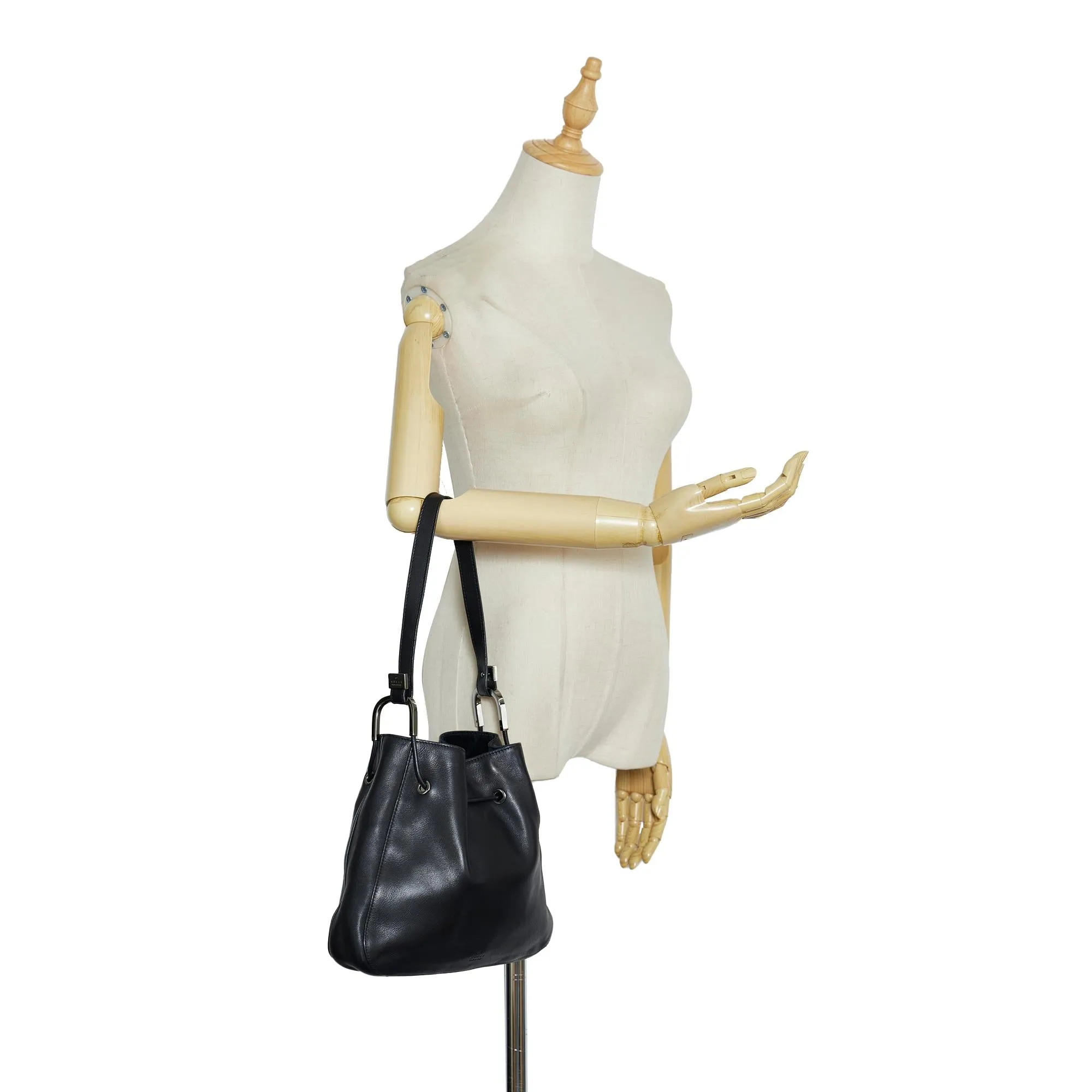 Gucci Leather Drawstring Shoulder Bag (SHG-RSAtpw)