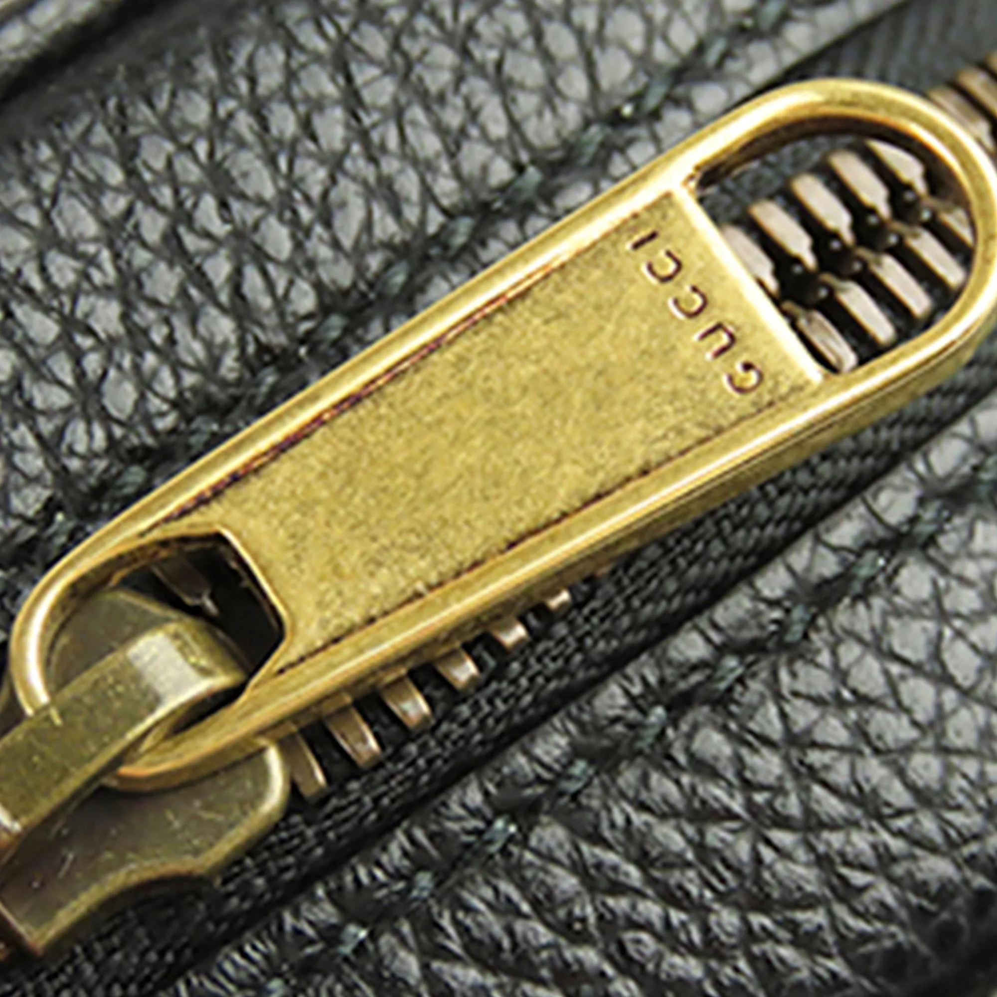 Gucci Logo Leather Crossbody Bag (SHG-34815)