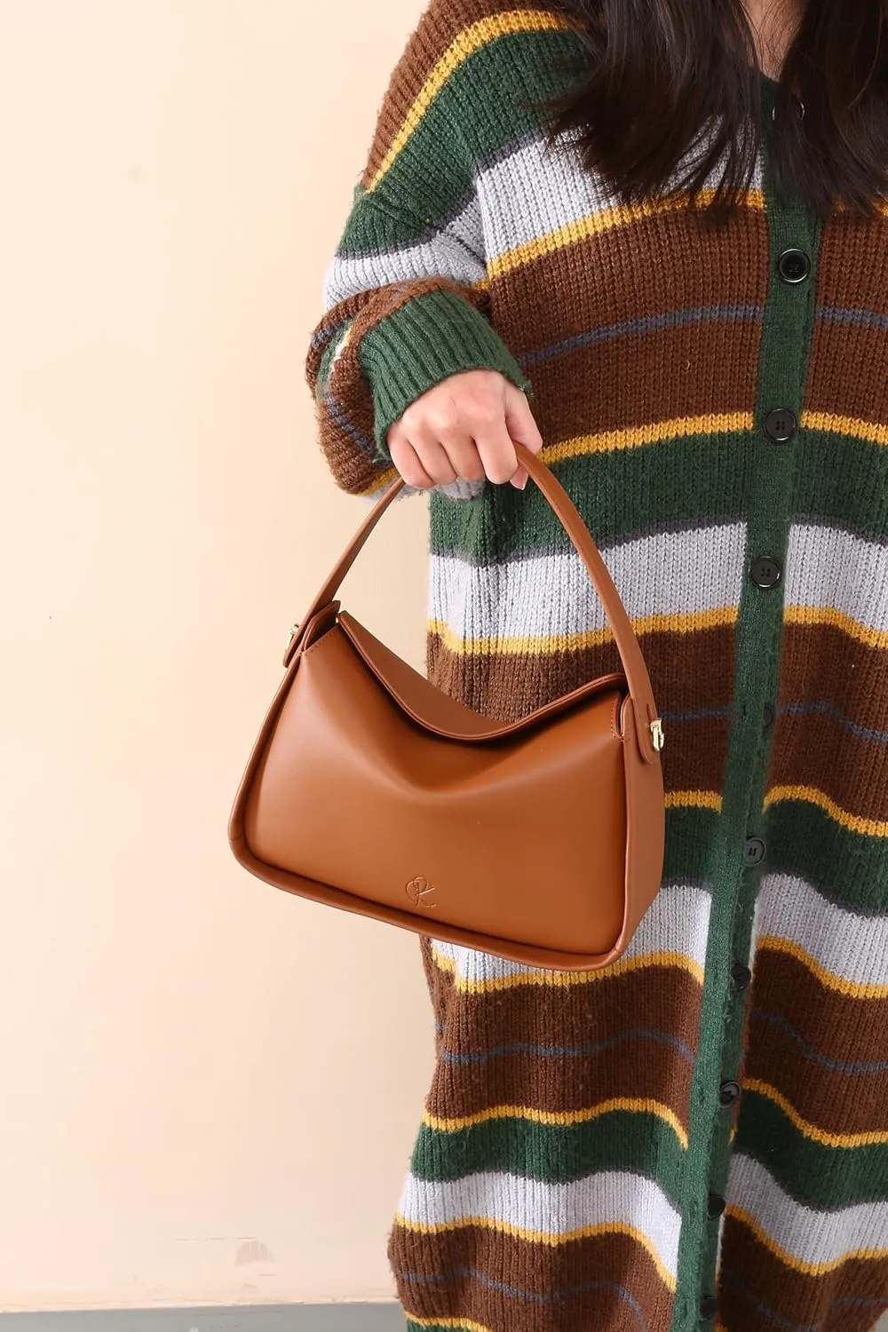Luxurious Genuine Leather Handbags for Women,Chic and Sleek Design with Magnetic Flap,Versatile and Trendy Purse