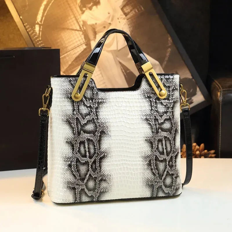 Luxury Fashion Snake Pattern Women Handbags New Genuine Leather Large Capacity  Shoulder  Bag.