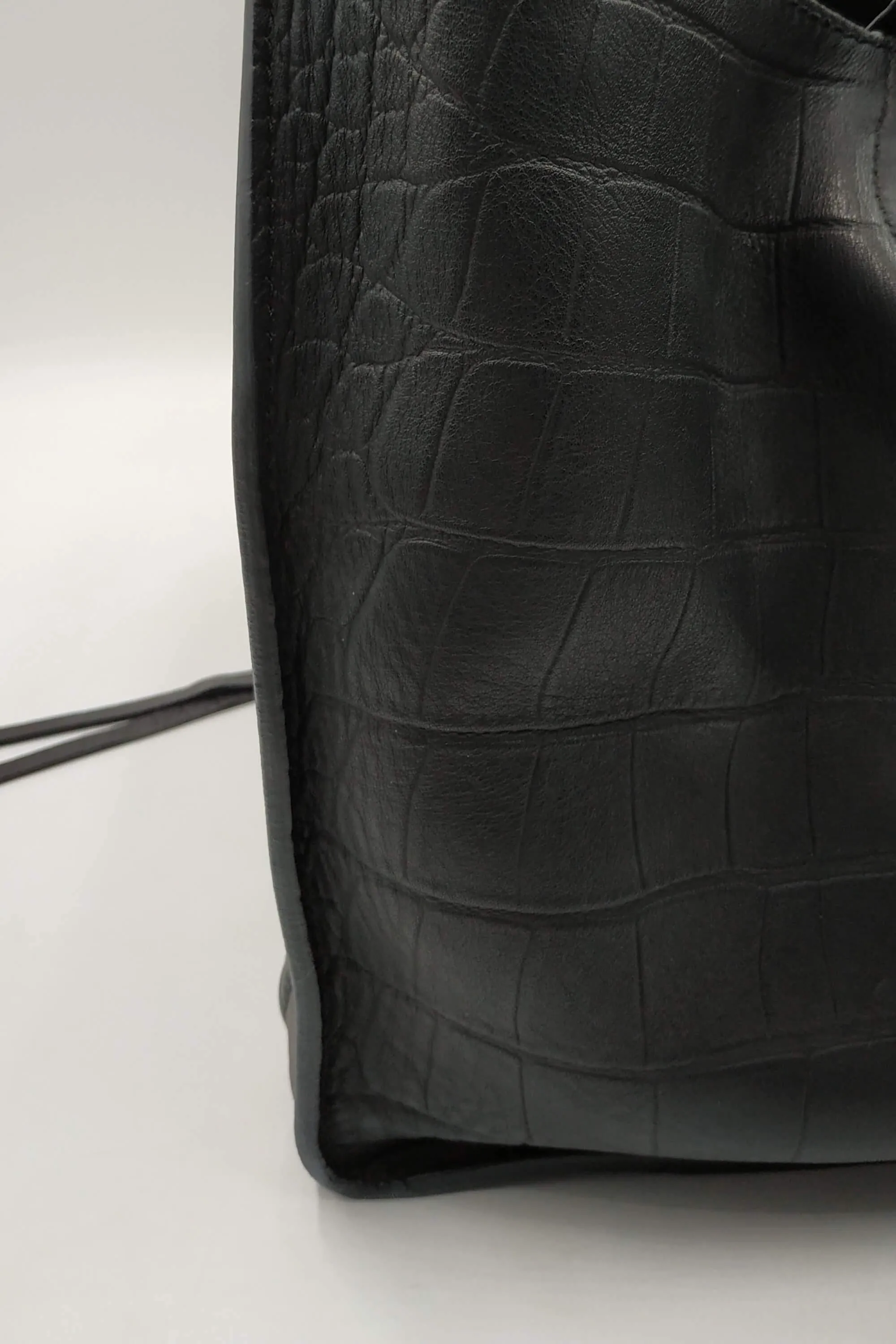 Medium Phantom Black Crocodile Embossed Black