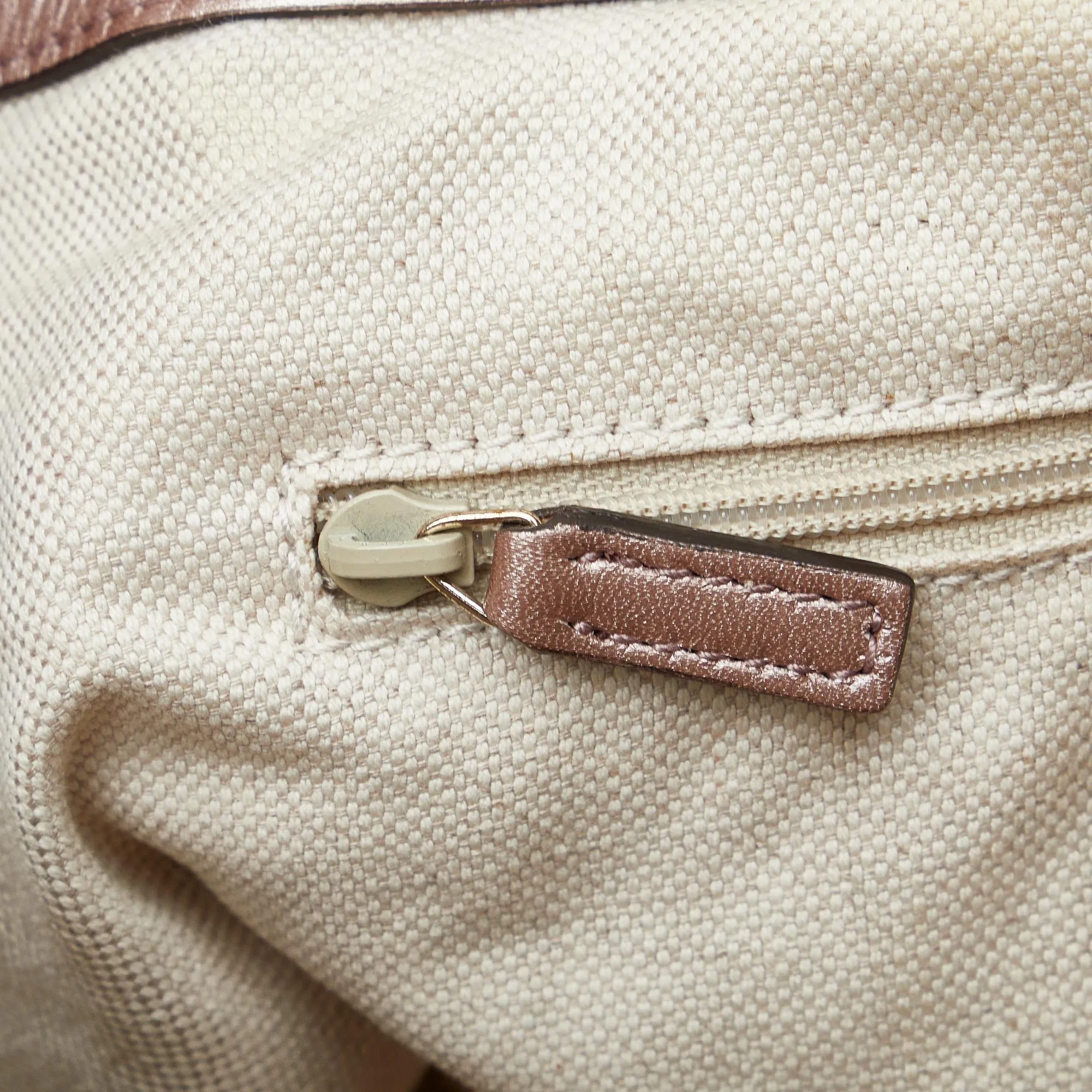Multi-functional Gucci (SHG-NL2tIg) Sukey Sleek Satchel Microguccissima