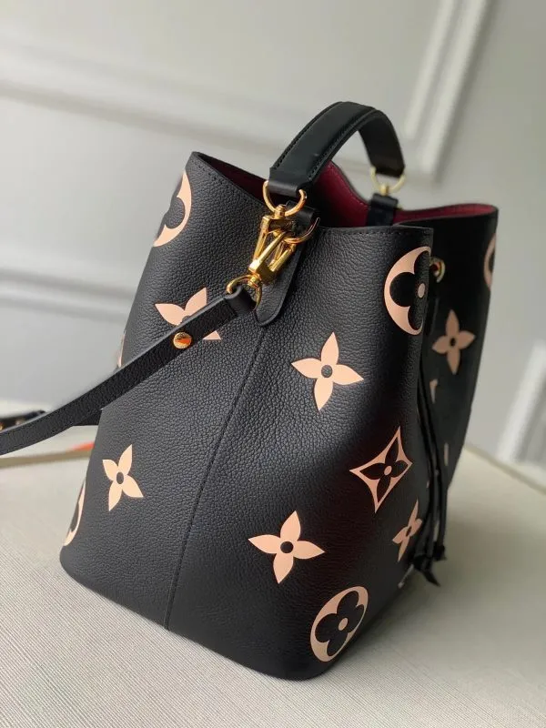 Optimized Bags 12807 - CC Bags Vuitton Louis - Sleek and smooth
