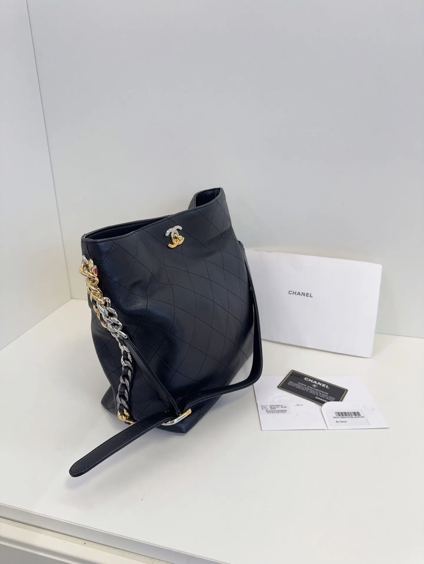 Preloved Chanel bag 23*27*12cm black 117609