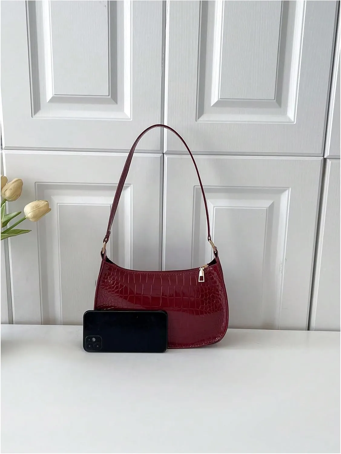 QWINEE Small Shoulder Bags for Women Zipper Crocodile Embossed Handbag Faux Leather Underarm Purse