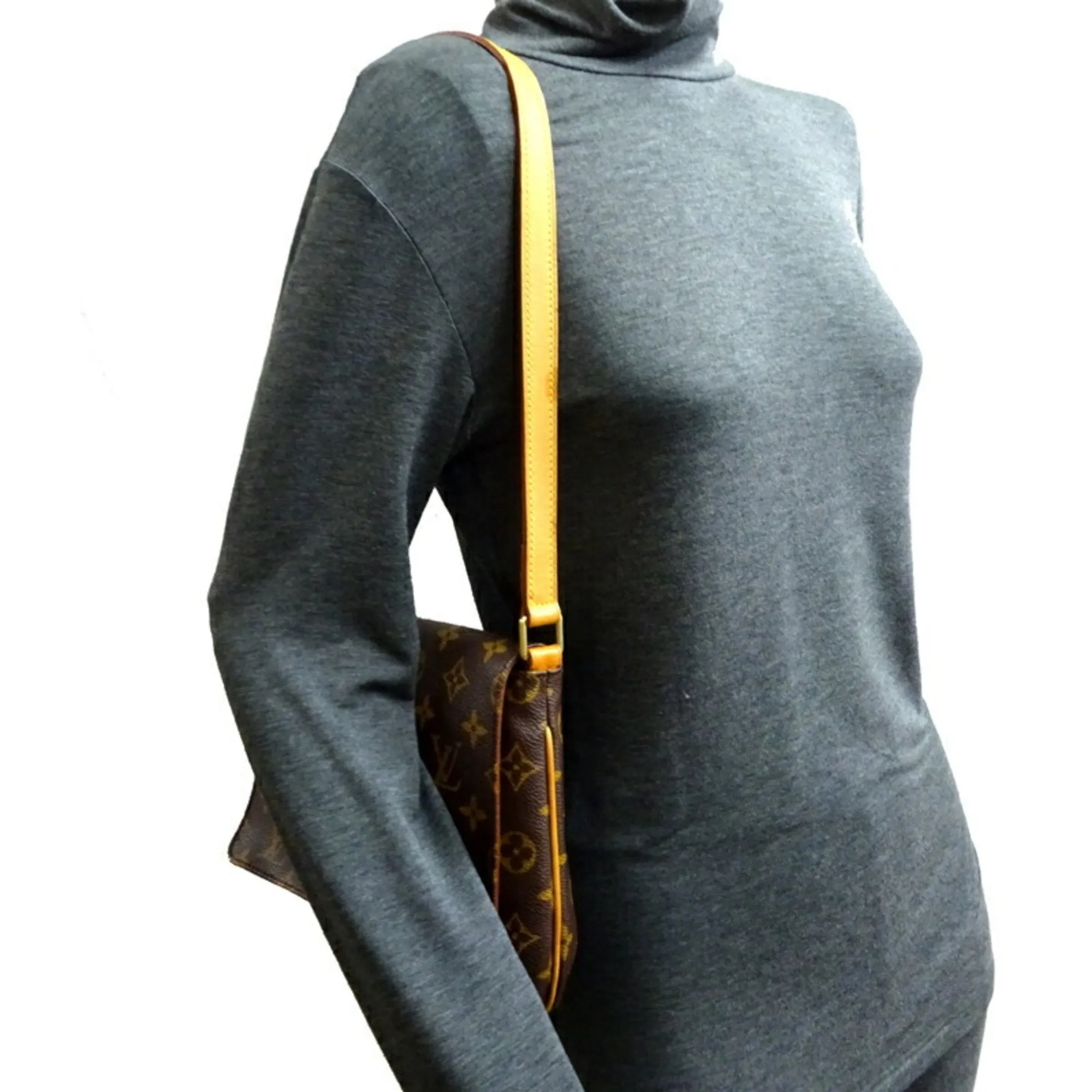 Shoulder Musette VUITTON Price comparison Tango Sleek Bag LOUIS