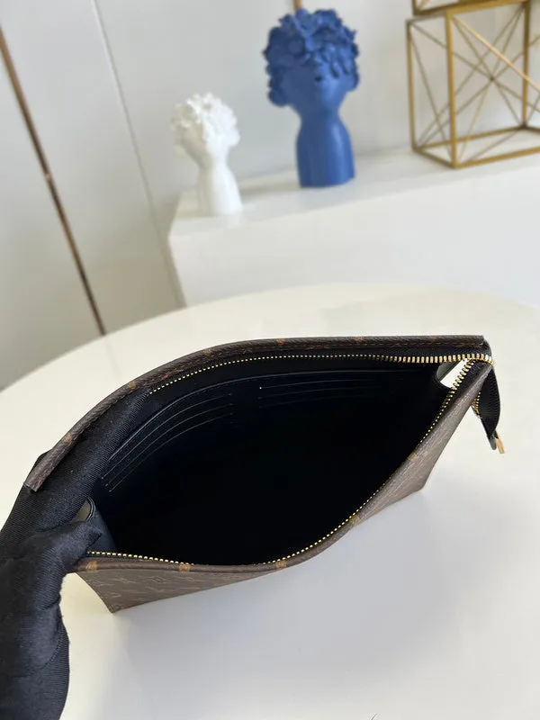 Vuittons Sleek Shops- Franco 16807 Louis Seamless  -